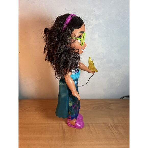 Disney Encanto Mirabel Doll with Singing Feature and Light Up Butterfly 13” - Picture 4 of 9